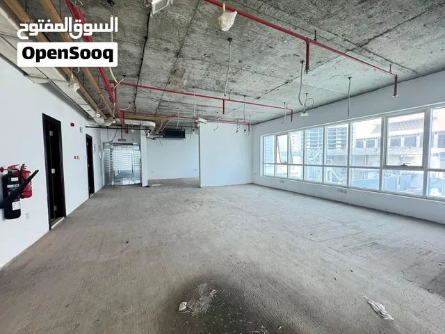 مكتب للإيجار السنوي في المجاز 2  6211 قدم  إطلالة حديقة وبحيرة  تشطيب على المالك  2 باركن مجاني