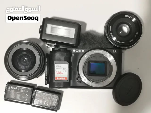 عدة سوني ZV-E10 متكاملة مع عدسة Meike 35mm f1/7 وفلاش Godox IT30Pro S