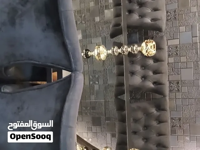 طاولة سفرة فرساتشي لون اسود و ذهبي مع 8 كراسي اسود و طاولة كبيره مع طاولتين صغار لون اسود و ذهبي