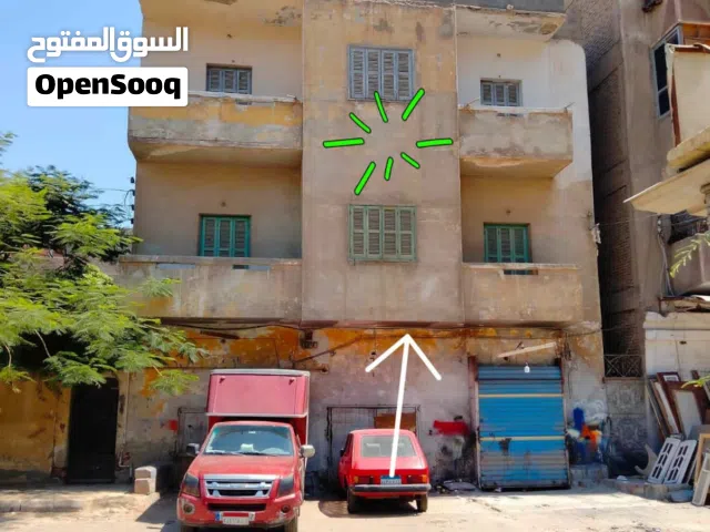 منزل مكون من تلات طوابق   ومحلات
