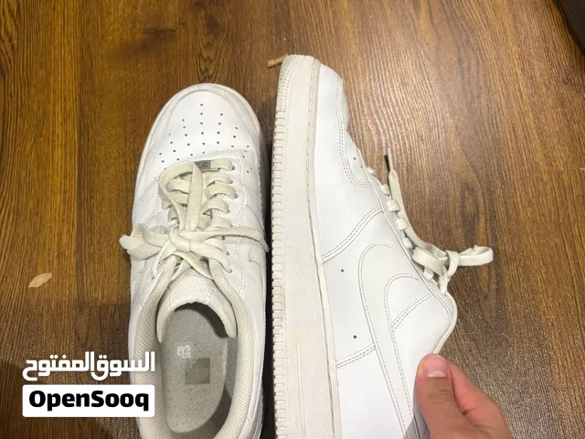(URGENT SALE) Nike Air Force 1s white only worn twice ever 16.5