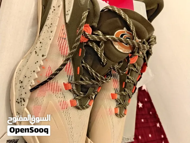2 احزيه كنت شاريهم أونلاين بس طلعو دييقن شويه علي الاحزيه جديده كما موضح بالصور يلبس 43 44 مرتاك
