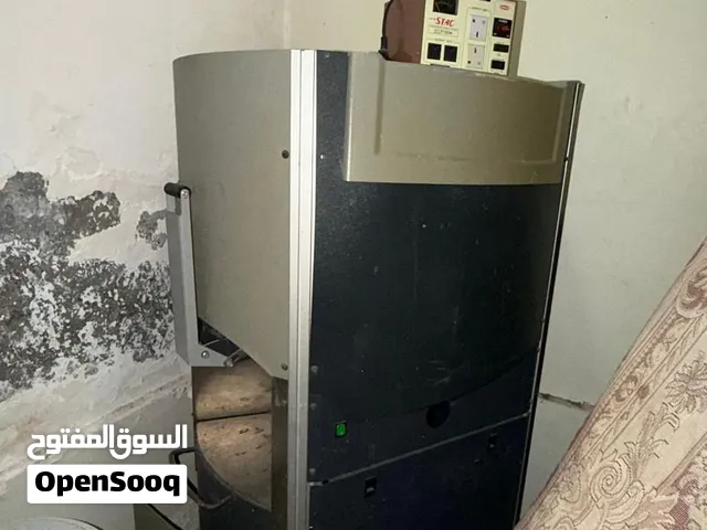 للبيع مكسر وخلاط الوان صباغ . استعمال خفيف.For sale: Lightly used paint mixer and colorant blender f
