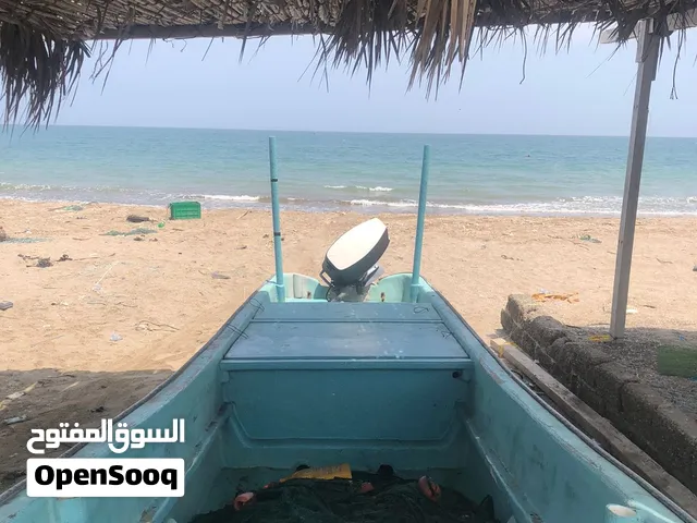 قارب 22قدم مع مكينه وملكيه
