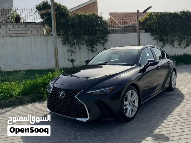 لكزس IS300 موديل 2024 وارد أمريكا  44 ألف كم  فتحة سقف  داخلية حمراء