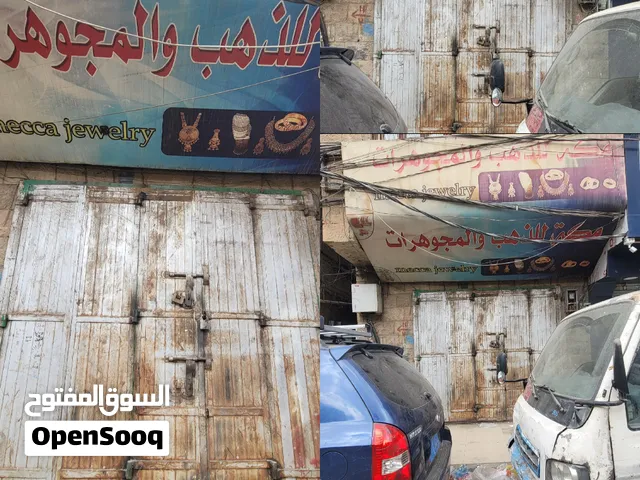 دكان تجاري للإيجار – موقع مميز جدًا في قلب شارع هائل بصنعاء