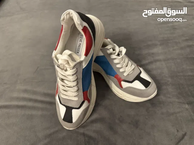 Steve Madden women leather shoes Size 9.5M (39-40 European) ستيف مادن، مقاس 9.5M (39-40 أوروبي).