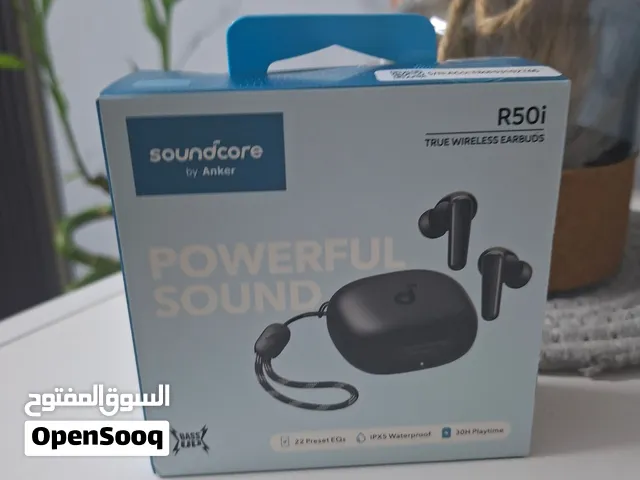 سماعه اسم الشركة Soundcore by Anker، والموديل R50i. اربد ويوجد توصيل للمحفطات