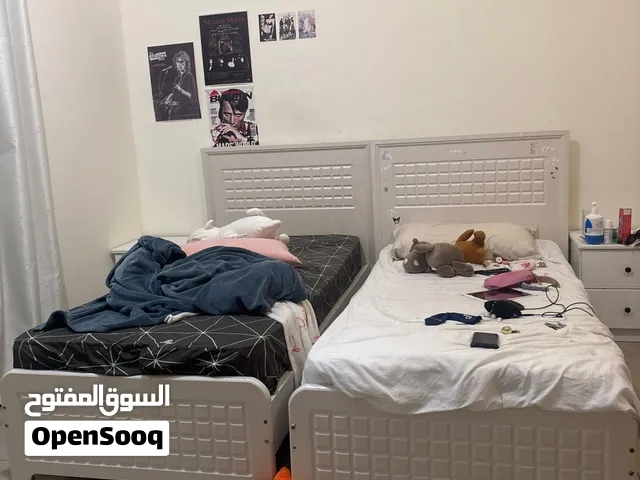 white bed like new for one person سرير مفرد لون ابيض شبه جديد راقي اثنين منهم
