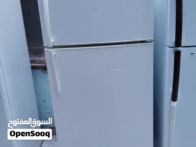 نبيع ثلاجه حجم متوسط بحاله ممتازه