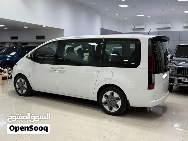 Hyundai Staria 2023 (White)