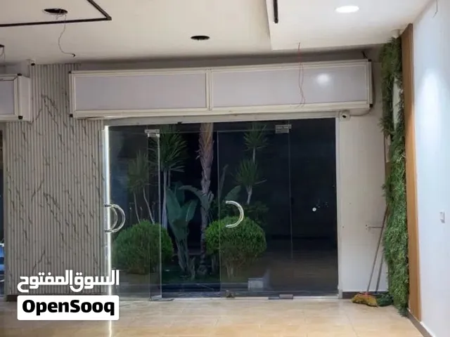 محل 100 متر للإيجار في طريق الشوك