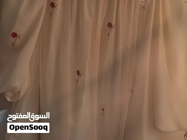 فستان مقيوس بس