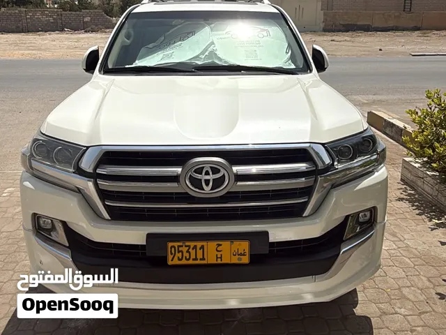 Toyota Land Cruiser GXR 2019 GCC Specs 7-Seater SUV with Panoramic Sunroof and Advanced Features