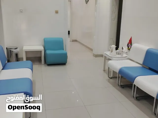 مركز طبي وصيدلية أعشاب للبيع