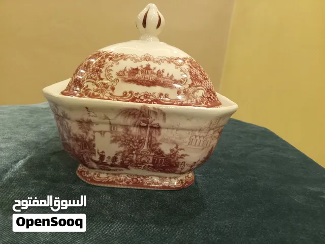 انية مصنوعة من الخزف مع ختم انجليزي قديم