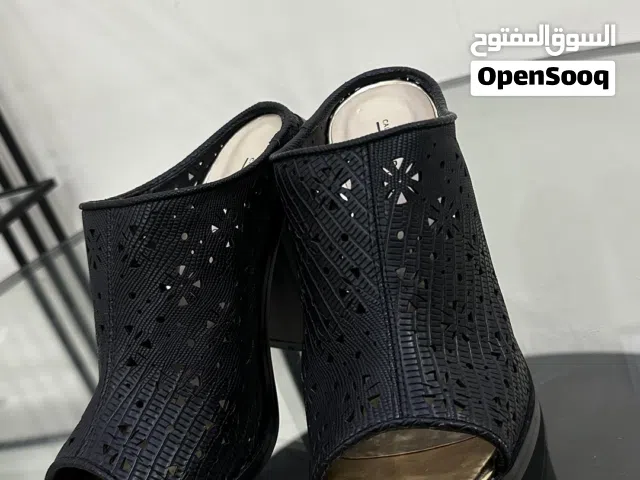 جوتي كعب اسود مخرم كشفة سوداء