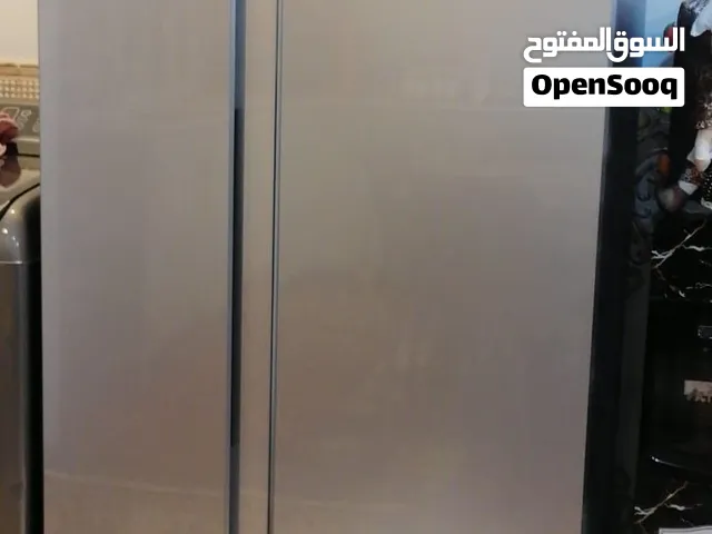 للبيع هي ثلاجه وهي مجمده بابتين هيتاشي