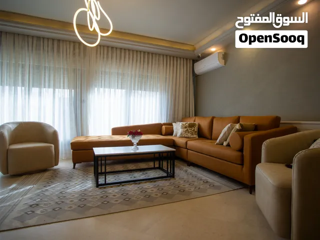 شقة فاخرة تشطيب فاخر مع حديقة واطلالة تصلح لدبلوماسين