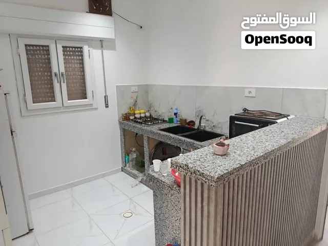عماره تجاريه بها مجموعة شقق ومحلات للبيع في صفاقس