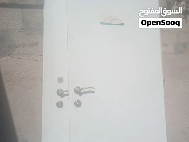 بواب خشب ساندويس ابيض باب رافا ريح بني