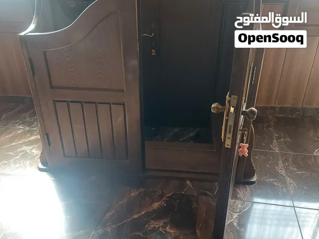 باب داخلي خشب زان استعمال خفيف جدا جدا للبيع