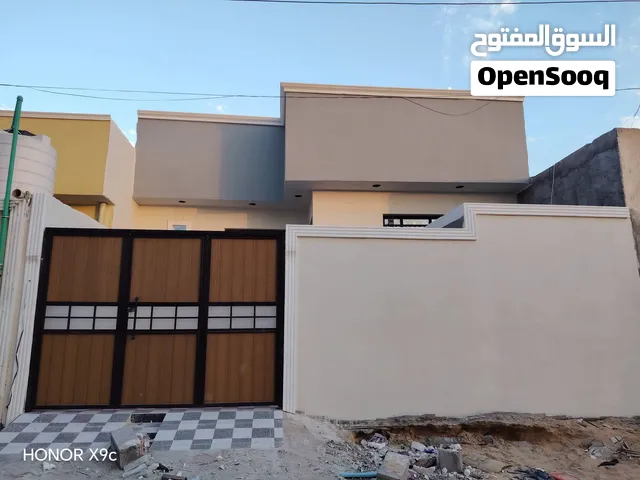 دار للبيع في الجزيره خلف محلات تجاريه قريب لشارع العام رئيسي
