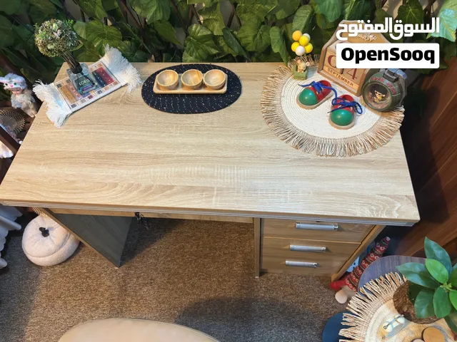 ميز مكتبي للبيع