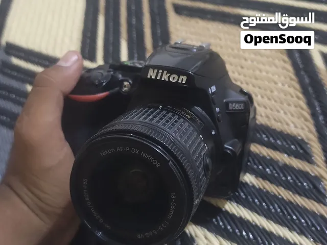 نيكون 5600 رام64 شاشه قلاب ولمس وايفاي بلوتوث نضافه100 بل 100 عدسه18/55 تصوير فولHDب60فريم