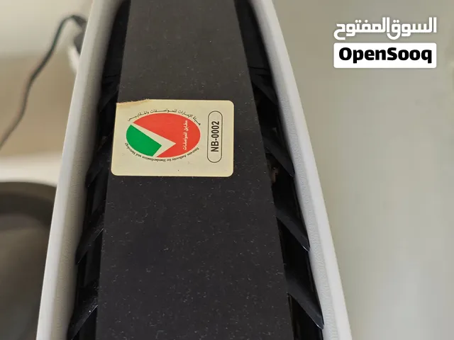بلايستيشن 5 (نسخة الأقراص)بحالة ممتازة مع يدين تحكم وشريط GTA V الأصلي نسخة الامارات العربية المتحدة