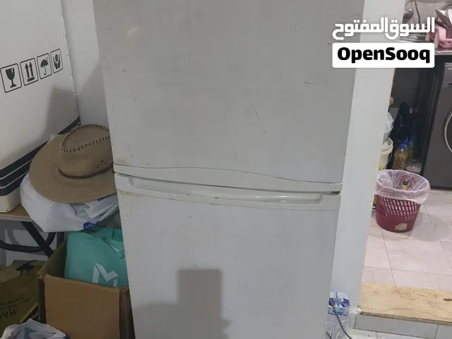 ثلاجة موديل قديم وقوي بحالة جيدة
