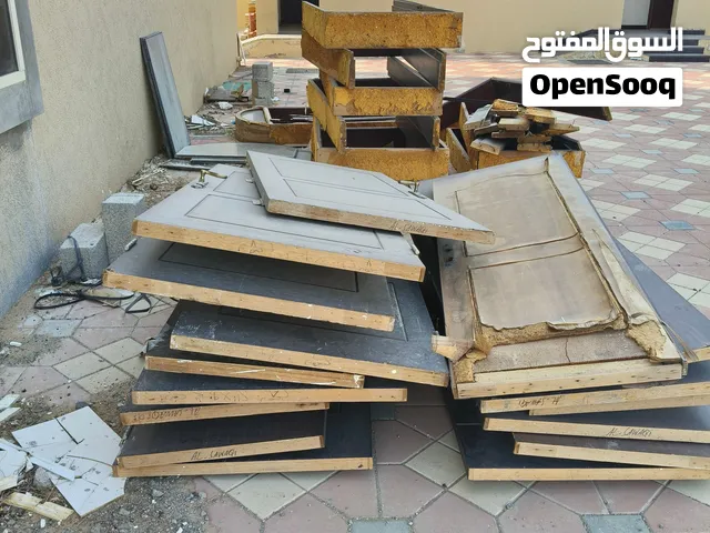 15باب خشبي مستعمل للبيع بحالة جيدة جدا