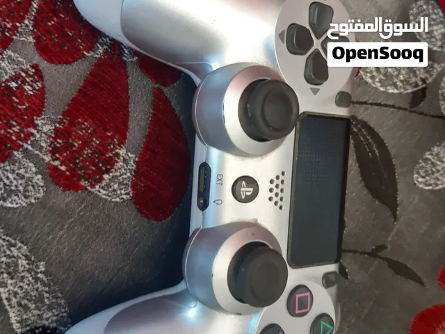 يد تحكم بلاي ستيشن 4 للبيع السعر 80 دينار غير قابل للنقاش المكان طرابلس