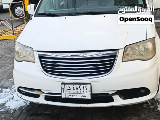 كلايسلر تاون آند كانتري مديل 2012 لون ابيض