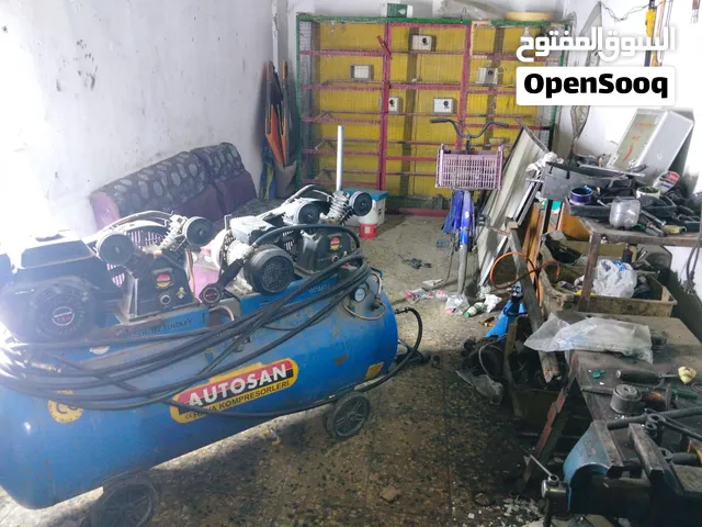 محل حدادة صدر للبيع مع الغراض