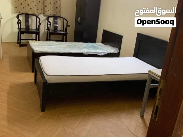 حجره ومطبخ وحمام شبه مفروش