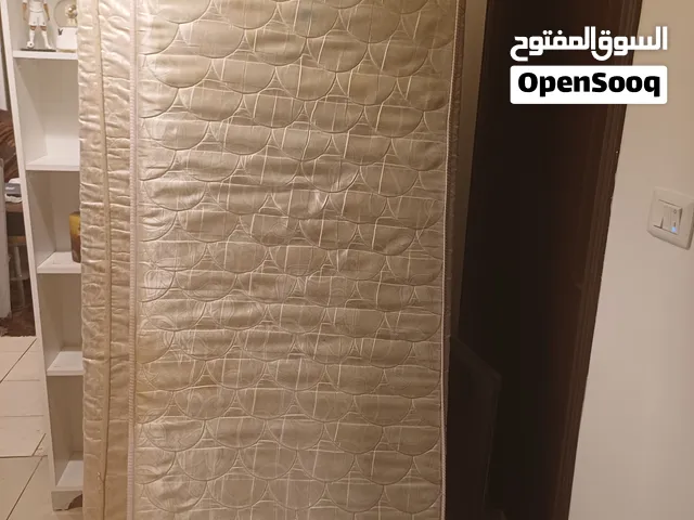 فرشتين إسفنج مفرد بحالة جيدة جداً  (مقاس 77سم ×200 سم)