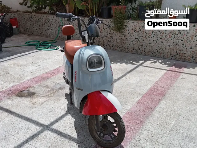 سكوتر للبيع نظيف بس فيه شويه من المشاكل الجاد يتواصل معي على