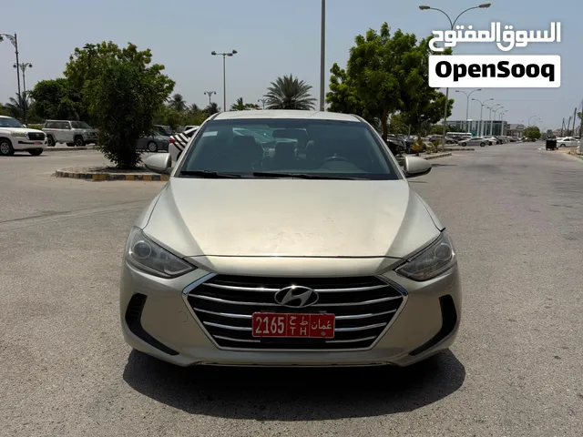 Sedan Hyundai in Dhofar