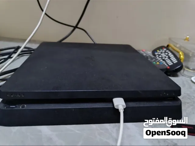 بلستيشن 4سلم مهكر نضيف جداً ذاكره ون تيرا معاه يدين وكاله السعر950 ريال سعودي غير قابل للتفاوض