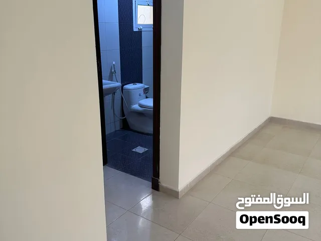 متاح شقه للايجار غرفتين وصاله طابق رابع في مسقط  غلا ايجار 200 ريال شامل الفواتير
