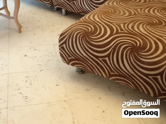 السلام عليكم ورحمه الله وبركاته هو عباره عن هو انتريه استعمال خفيف استعمال منزلي عيله ومتكون من ثلاث