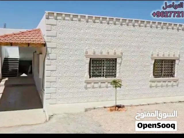 بيت شبه فيلا للبيع طابقين مع حديقه مساحة 900 م تقريبا للبيع على اجمل قمم جبال عجلون الاردن