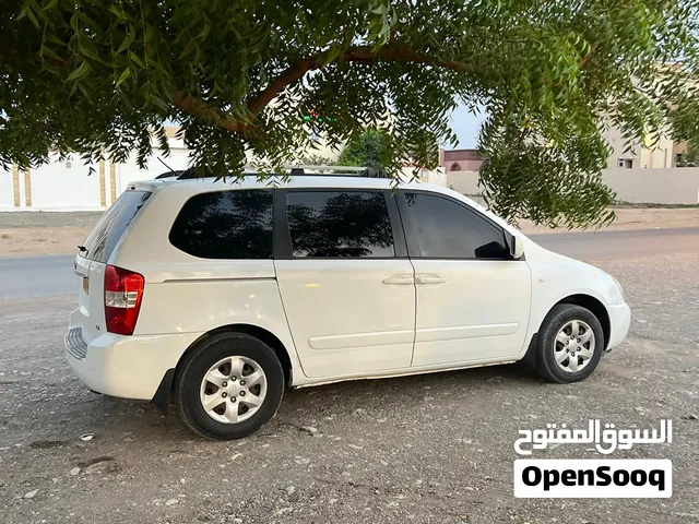 كيا كارنيفال MPV 2009 موديل 2009، لون أبيض، مرخصة، للبيع مع تأمين إلزامي