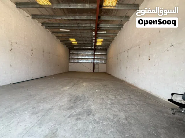 مستودع للإيجار في صناعيات الشارقة – الصناعية 18 بمساحة 2,400 قدم بسعر تنافسي / 4 دفعات