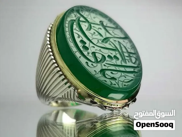 تعلیم مهنة النقش والنحت علی الاحجار الکریمة