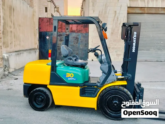 رافعه كوماتسو 3طن للبيع