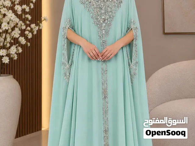 قفاطين وعبايات