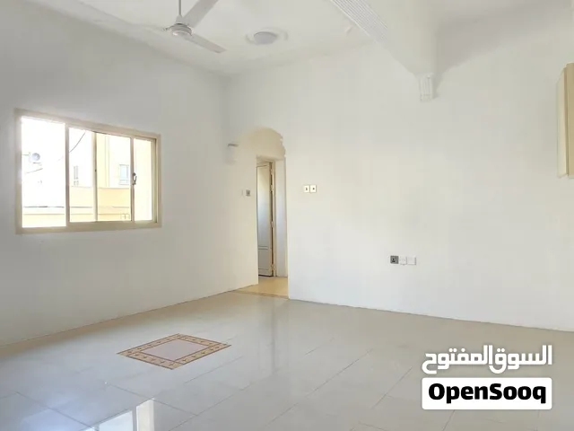 للايجار شقة في قلالي كبيرة غير شامل