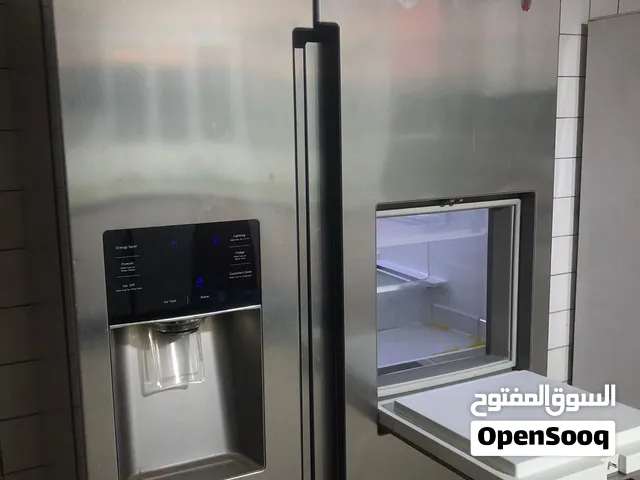 ثلاجة نظيفة
